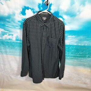 "Eddie Bauer" men's relaxed fit casual shirt.